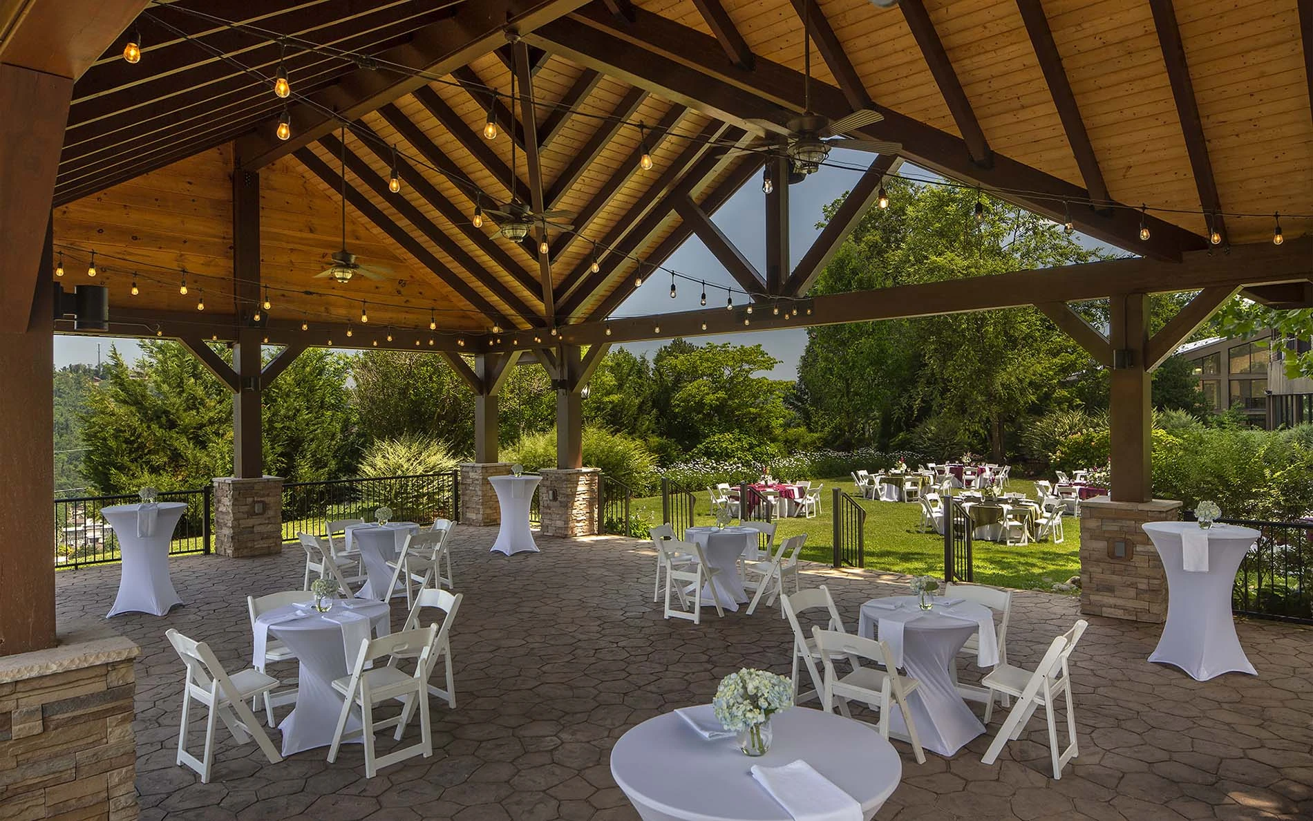 outdoor-reception-venue